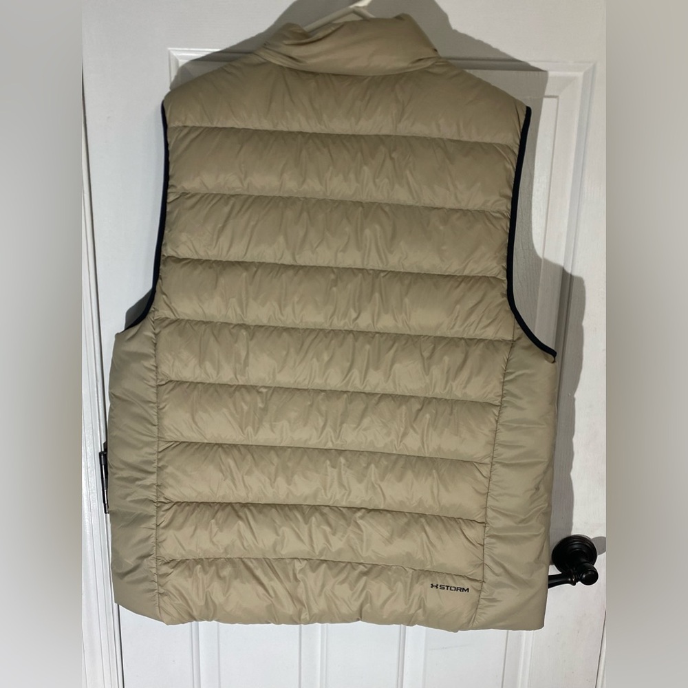 Under Armour Men’s Tan Puffer Vest with Black Trim - Picture 3 of 8
